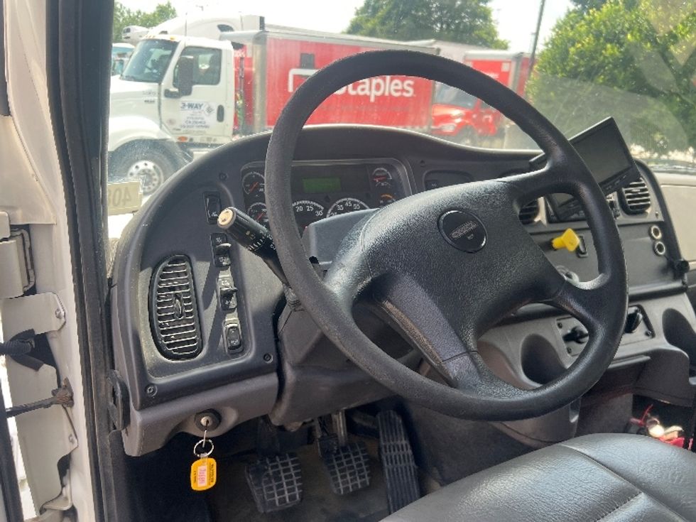 Flatbed Truck-Light and Medium Duty Trucks-Freightliner-2017-M211264S-Austin-TX-136,731\n\t\tmiles-$ 88,000 - Image 15