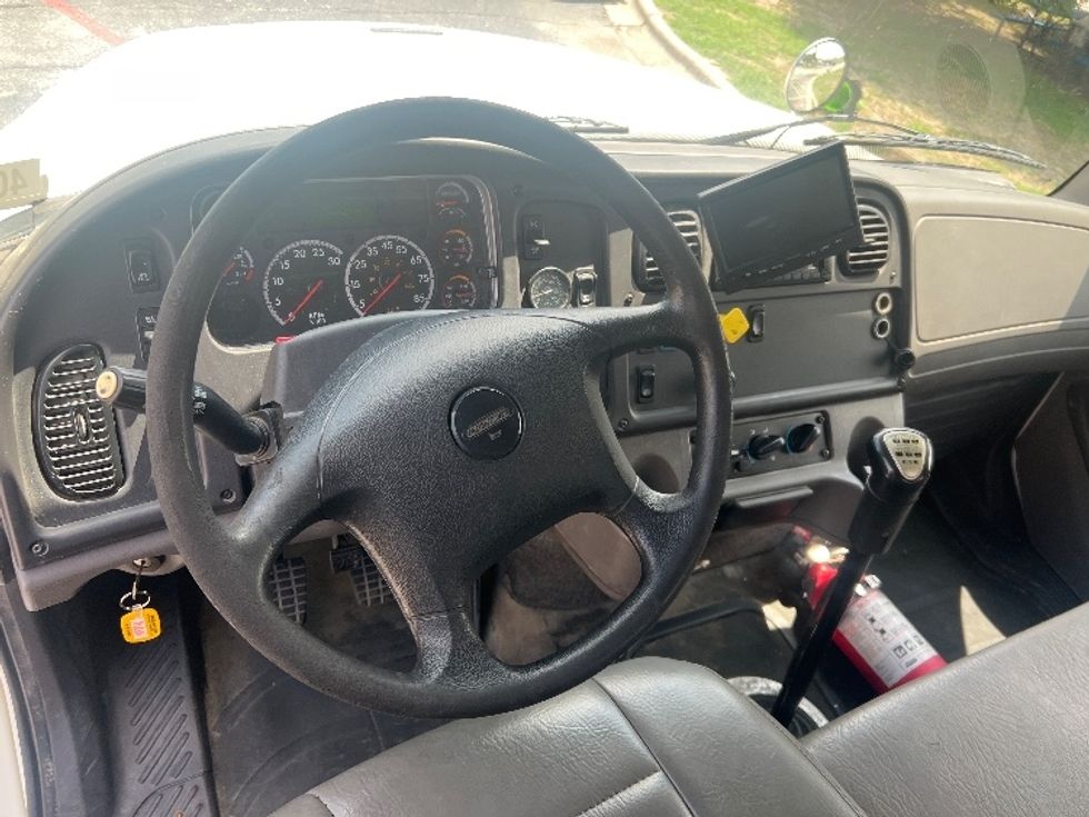 Flatbed Truck-Light and Medium Duty Trucks-Freightliner-2017-M211264S-Austin-TX-136,731\n\t\tmiles-$ 88,000 - Image 16