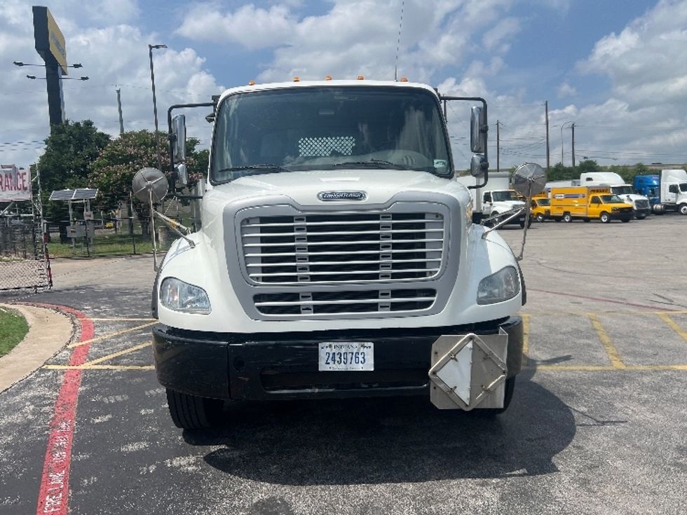 Flatbed Truck-Light and Medium Duty Trucks-Freightliner-2017-M211264S-Austin-TX-136,731\n\t\tmiles-$ 88,000 - Image 2