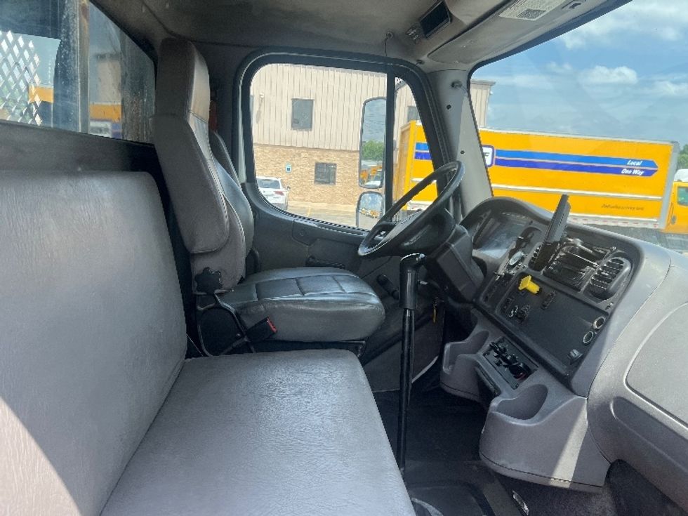 Flatbed Truck-Light and Medium Duty Trucks-Freightliner-2017-M211264S-Austin-TX-136,731\n\t\tmiles-$ 88,000 - Image 20