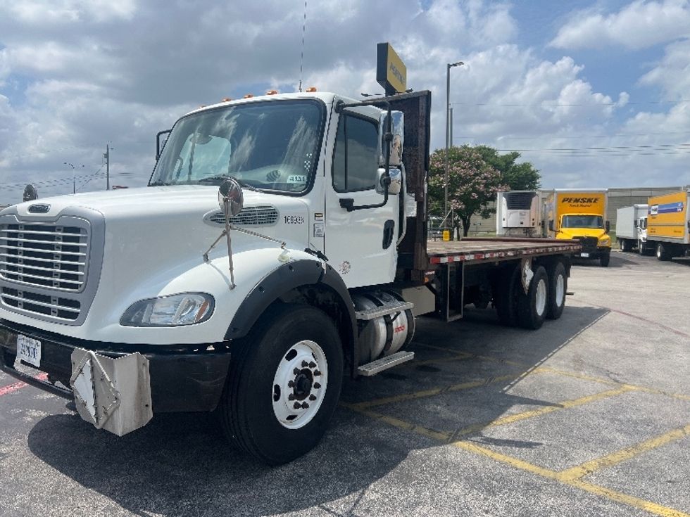Flatbed Truck-Light and Medium Duty Trucks-Freightliner-2017-M211264S-Austin-TX-136,731\n\t\tmiles-$ 88,000 - Image 3