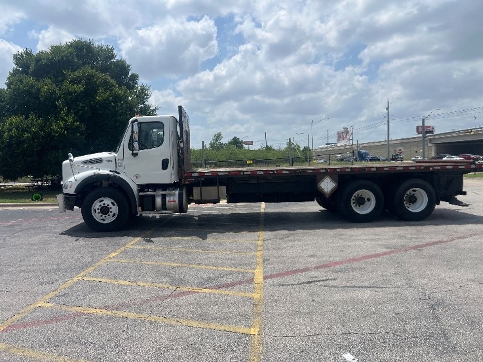 Flatbed Truck-Light and Medium Duty Trucks-Freightliner-2017-M211264S-Austin-TX-136,731\n\t\tmiles-$ 88,000 - Image 4