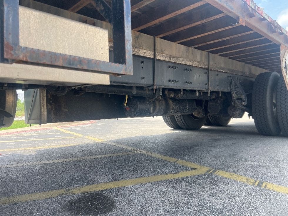 Flatbed Truck-Light and Medium Duty Trucks-Freightliner-2017-M211264S-Austin-TX-136,731\n\t\tmiles-$ 88,000 - Image 5