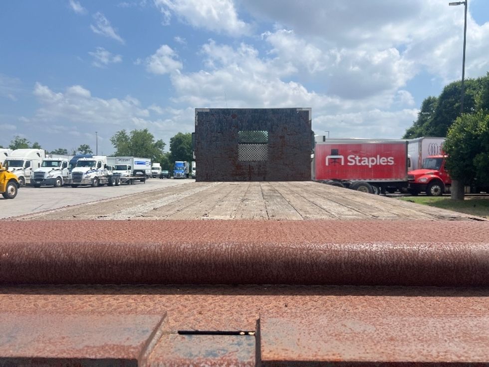 Flatbed Truck-Light and Medium Duty Trucks-Freightliner-2017-M211264S-Austin-TX-136,731\n\t\tmiles-$ 88,000 - Image 8