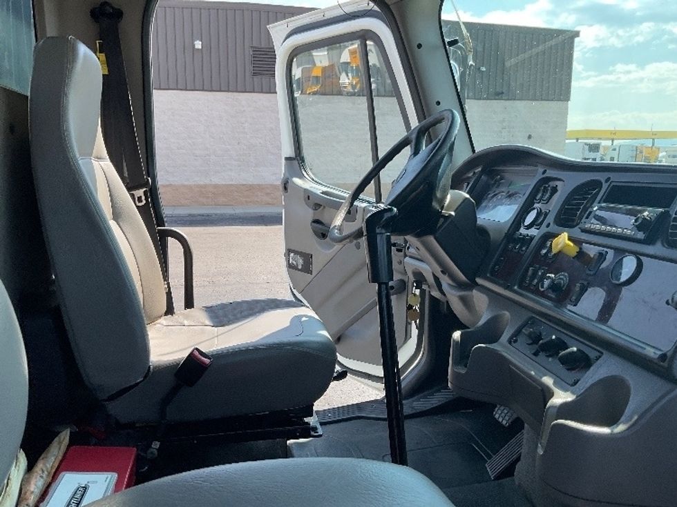 Flatbed Truck-Light and Medium Duty Trucks-Freightliner-2017-M211264S-Colorado Springs-CO-229,773\n\t\tmiles-$ 81,750 - Image 18