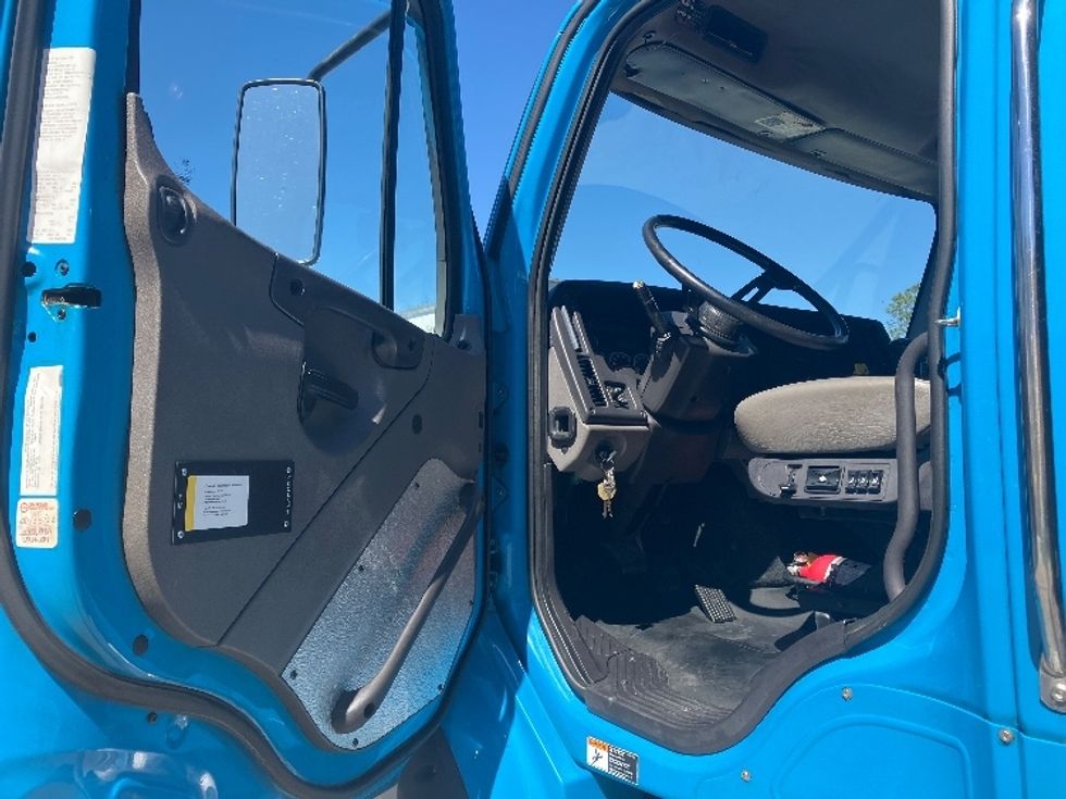 Flatbed Truck-Light and Medium Duty Trucks-Freightliner-2017-M211264S-Daytona Beach-FL-684,494\n\t\tmiles-$ 54,000 - Image 16