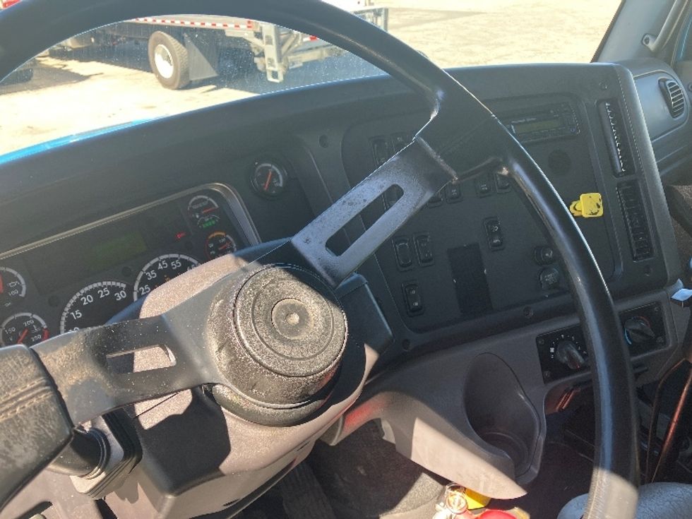 Flatbed Truck-Light and Medium Duty Trucks-Freightliner-2017-M211264S-Daytona Beach-FL-684,494\n\t\tmiles-$ 54,000 - Image 17