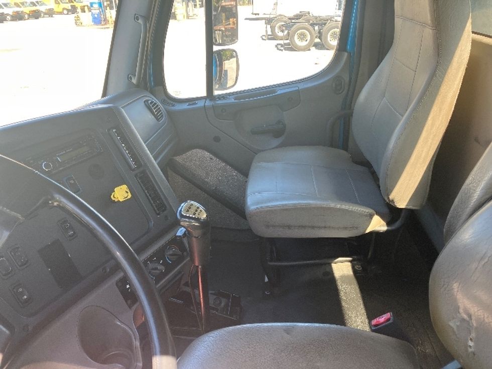 Flatbed Truck-Light and Medium Duty Trucks-Freightliner-2017-M211264S-Daytona Beach-FL-684,494\n\t\tmiles-$ 54,000 - Image 19