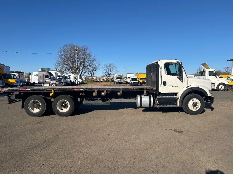 Flatbed Truck-Light and Medium Duty Trucks-Freightliner-2017-M211264S-Mebane-NC-157,649\n\t\tmiles-$ 92,000 - Image 12