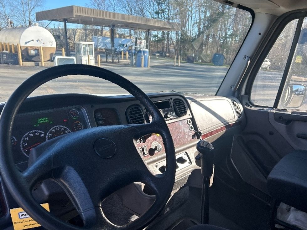 Flatbed Truck-Light and Medium Duty Trucks-Freightliner-2017-M211264S-Mebane-NC-157,649\n\t\tmiles-$ 92,000 - Image 14