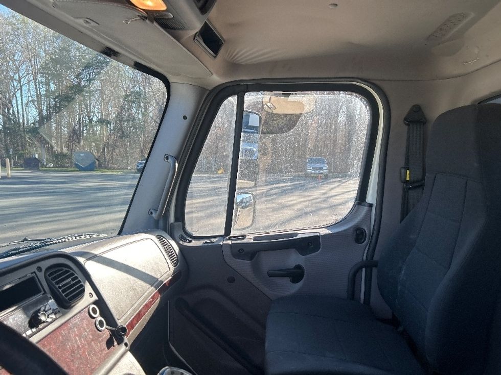 Flatbed Truck-Light and Medium Duty Trucks-Freightliner-2017-M211264S-Mebane-NC-157,649\n\t\tmiles-$ 92,000 - Image 16