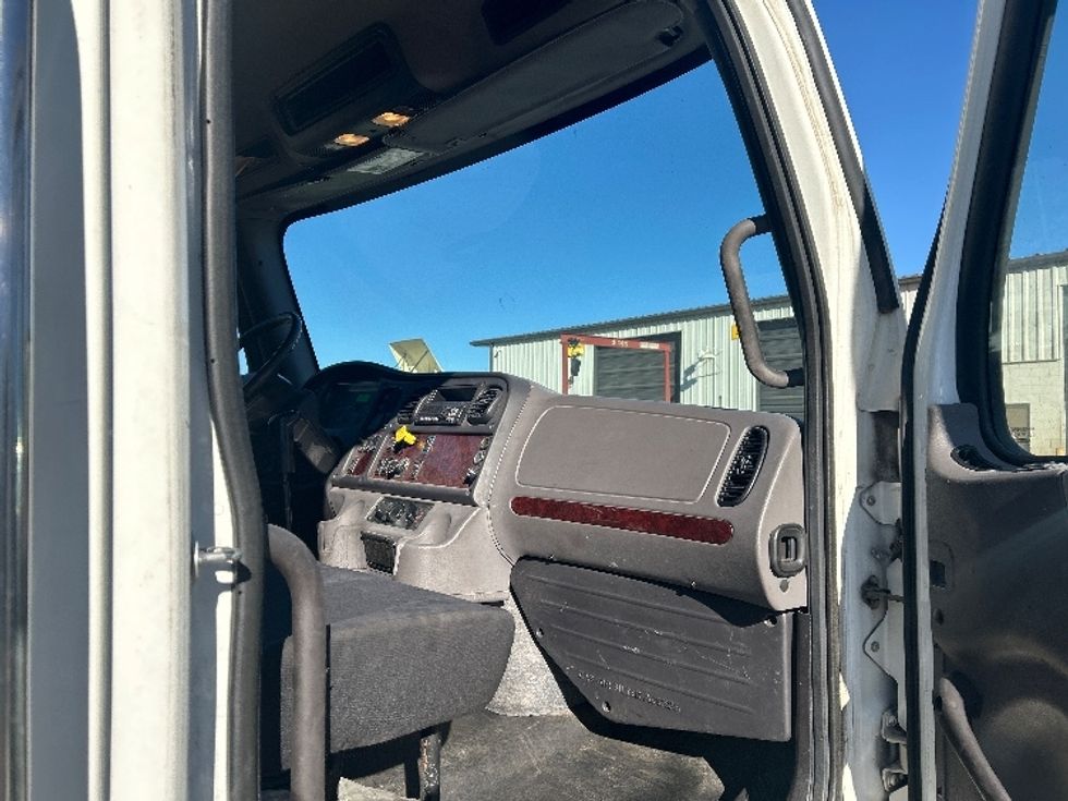 Flatbed Truck-Light and Medium Duty Trucks-Freightliner-2017-M211264S-Mebane-NC-157,649\n\t\tmiles-$ 92,000 - Image 17