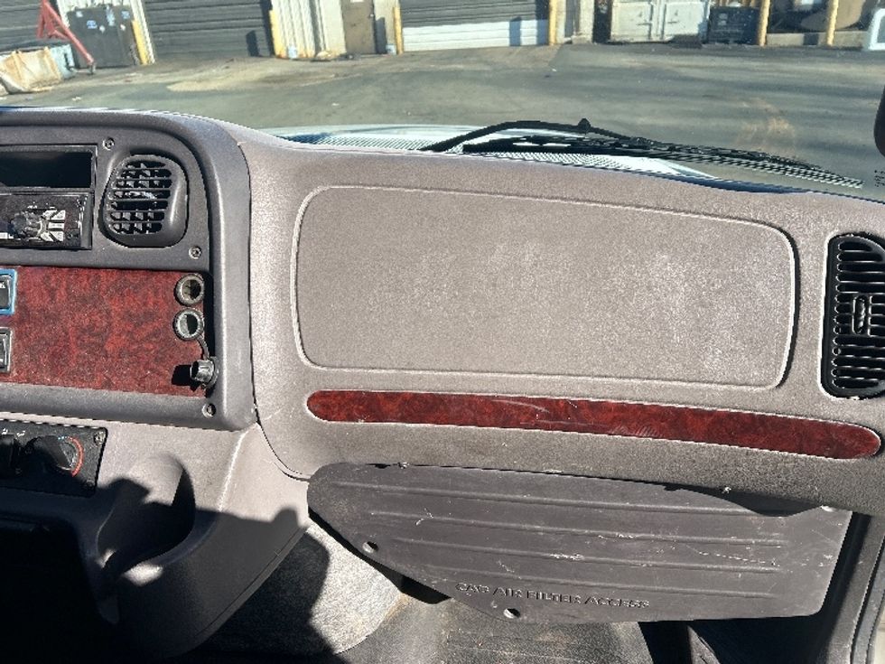 Flatbed Truck-Light and Medium Duty Trucks-Freightliner-2017-M211264S-Mebane-NC-157,649\n\t\tmiles-$ 92,000 - Image 18