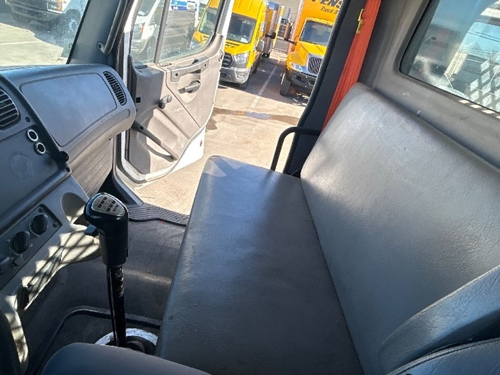 Flatbed Truck-Light and Medium Duty Trucks-Freightliner-2017-M211264S-Santa Maria-CA-211,450\n\t\tmiles-$ 88,000 - Image 15