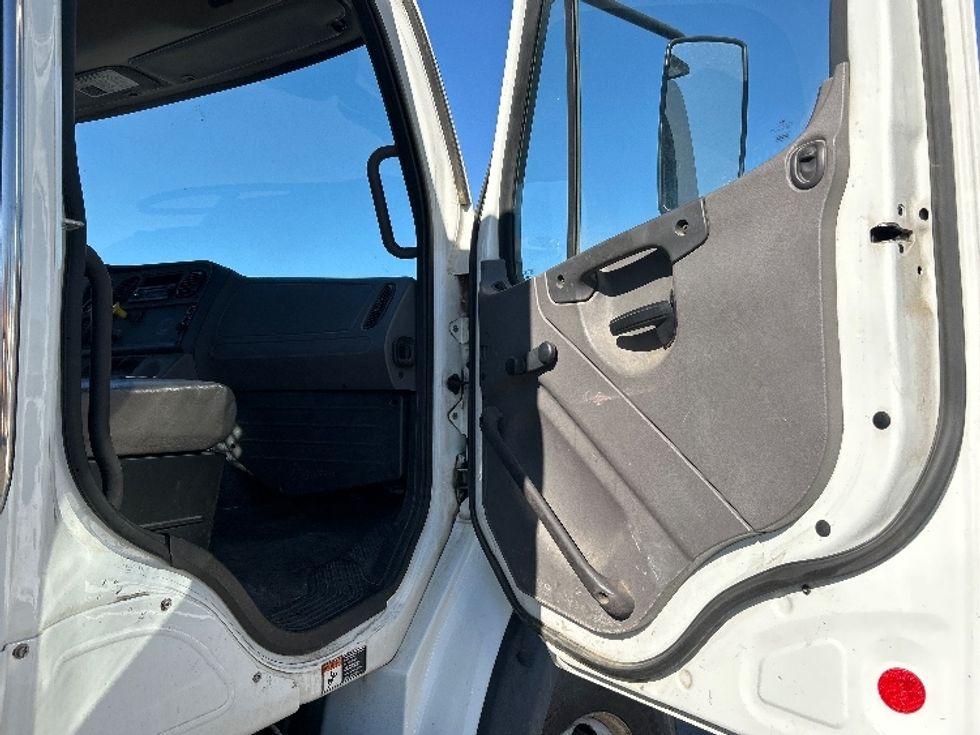 Flatbed Truck-Light and Medium Duty Trucks-Freightliner-2017-M211264S-Santa Maria-CA-211,450\n\t\tmiles-$ 88,000 - Image 16