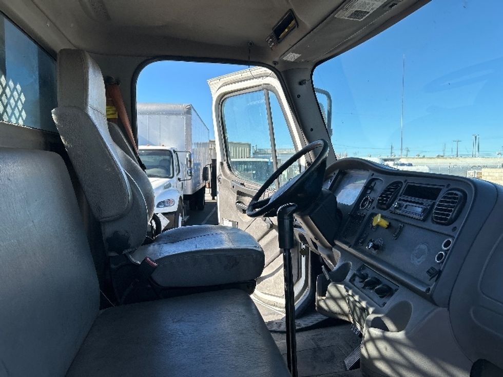 Flatbed Truck-Light and Medium Duty Trucks-Freightliner-2017-M211264S-Santa Maria-CA-211,450\n\t\tmiles-$ 88,000 - Image 18