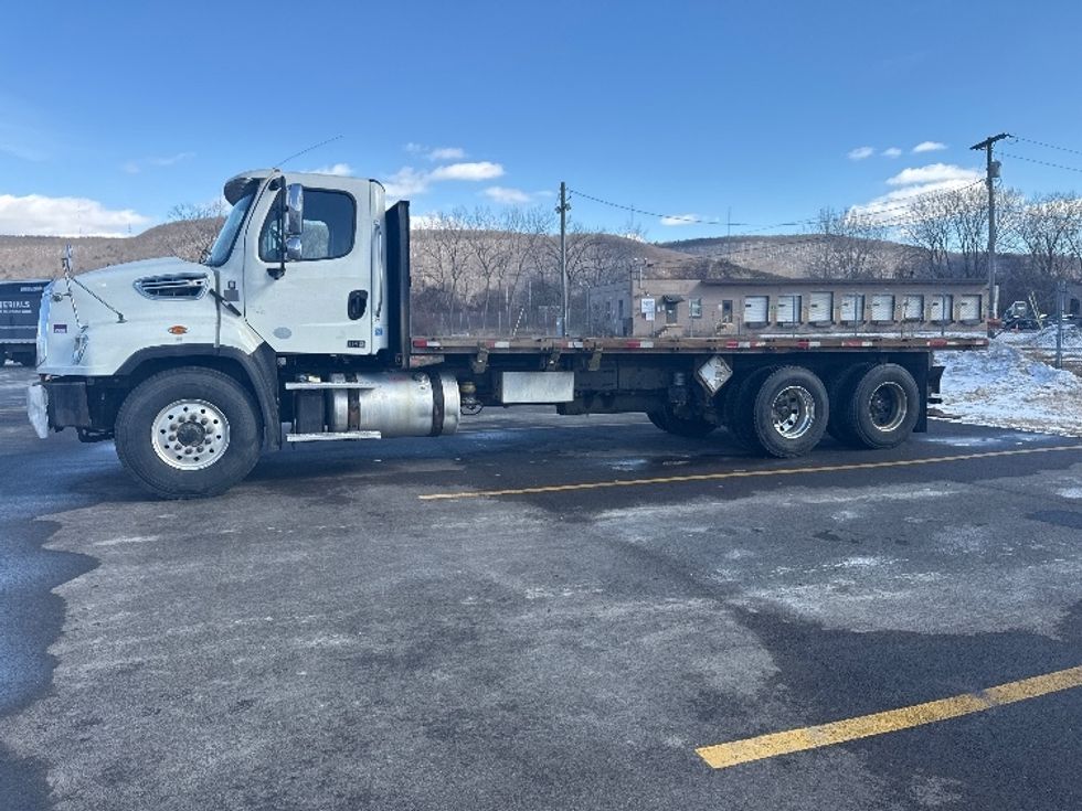 Flatbed Truck-Light and Medium Duty Trucks-Freightliner-2018-114SD-Elmira-NY-288,080\n\t\tmiles-$ 103,750 - Image 4