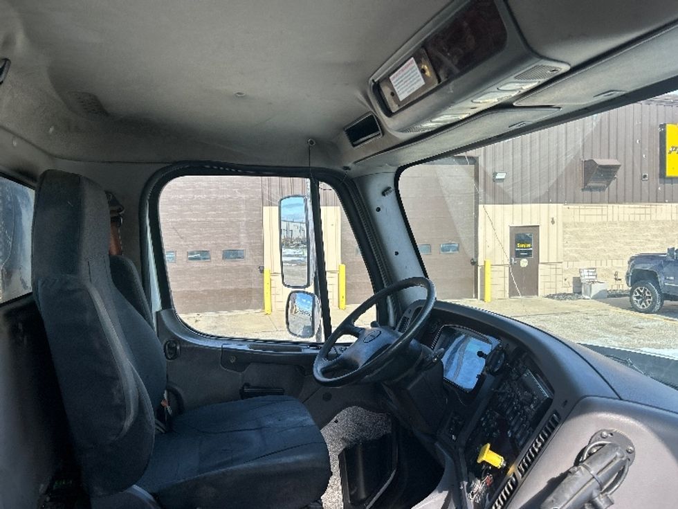 Flatbed Truck-Light and Medium Duty Trucks-Freightliner-2018-114SD-Lansing-MI-272,458\n\t\tmiles-$ 100,750 - Image 22