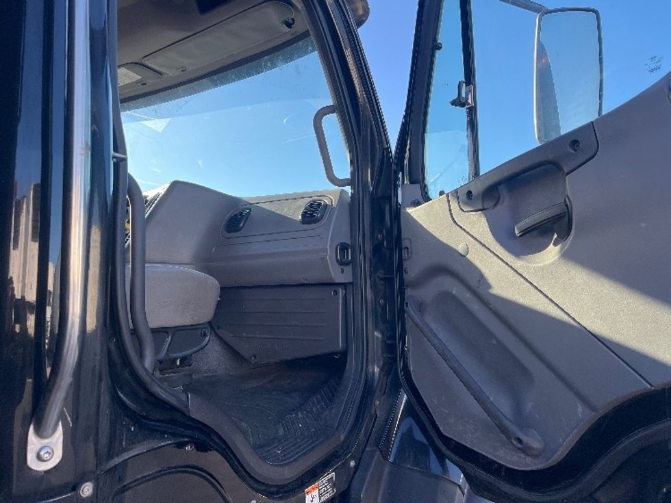 Flatbed Truck-Light and Medium Duty Trucks-Freightliner-2018-114SD-Sterling-VA-296,764\n\t\tmiles-$ 77,250 - Image 20