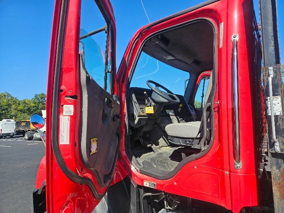 Flatbed Truck-Light and Medium Duty Trucks-Freightliner-2018-114SD-Tampa-FL-679,986\n\t\tmiles-$ 59,250 - Image 12