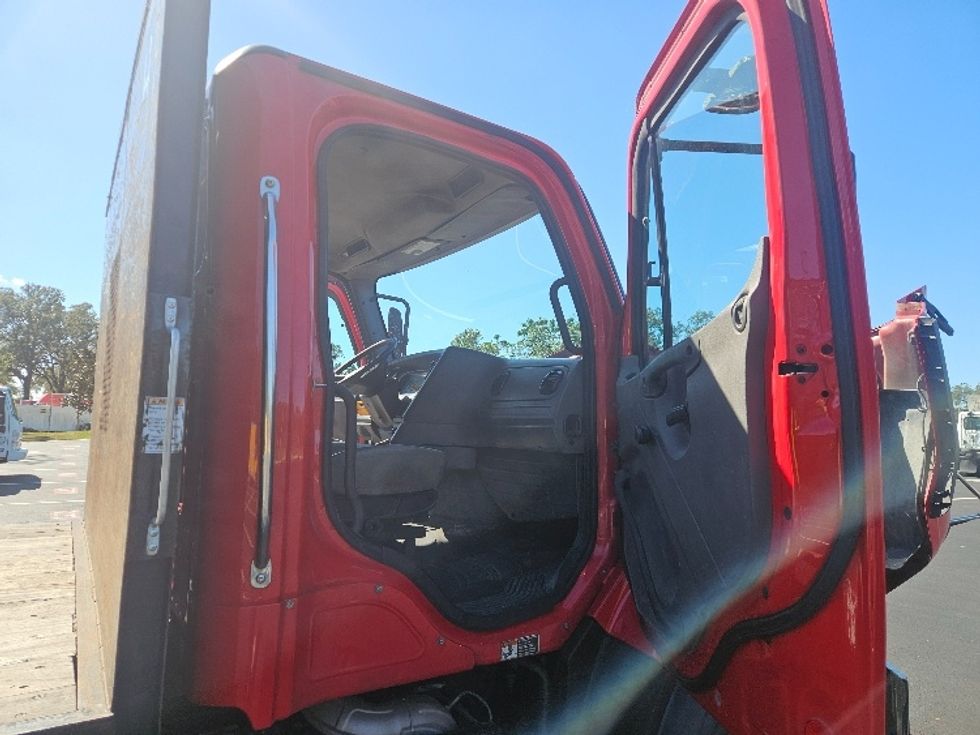 Flatbed Truck-Light and Medium Duty Trucks-Freightliner-2018-114SD-Tampa-FL-679,986\n\t\tmiles-$ 59,250 - Image 16