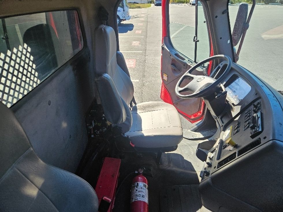 Flatbed Truck-Light and Medium Duty Trucks-Freightliner-2018-114SD-Tampa-FL-679,986\n\t\tmiles-$ 59,250 - Image 18