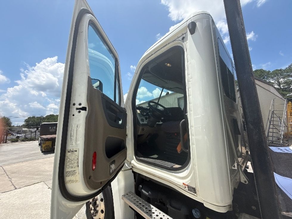 Flatbed Truck-Light and Medium Duty Trucks-Freightliner-2018-Cascadia X12564S-Atlanta (Conyers)-GA-188,339\n\t\tmiles-$ 108,750 - Image 11