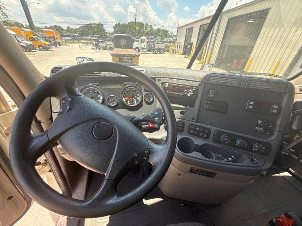 Flatbed Truck-Light and Medium Duty Trucks-Freightliner-2018-Cascadia X12564S-Atlanta (Conyers)-GA-188,339\n\t\tmiles-$ 108,750 - Image 13