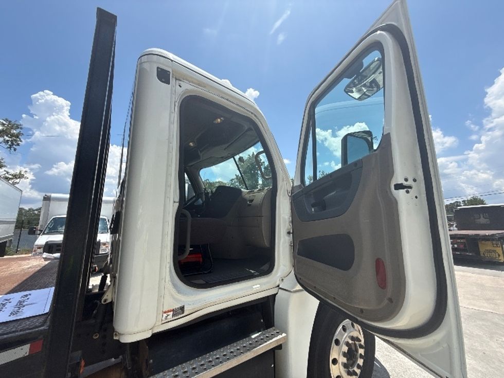 Flatbed Truck-Light and Medium Duty Trucks-Freightliner-2018-Cascadia X12564S-Atlanta (Conyers)-GA-188,339\n\t\tmiles-$ 108,750 - Image 15
