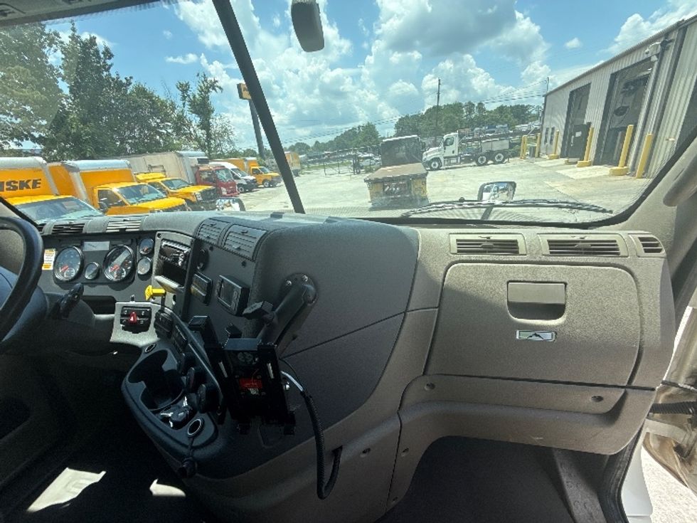 Flatbed Truck-Light and Medium Duty Trucks-Freightliner-2018-Cascadia X12564S-Atlanta (Conyers)-GA-188,339\n\t\tmiles-$ 108,750 - Image 16