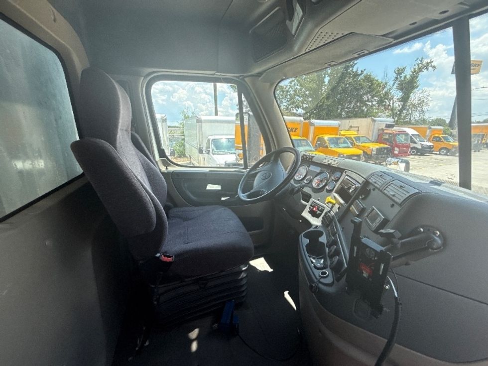 Flatbed Truck-Light and Medium Duty Trucks-Freightliner-2018-Cascadia X12564S-Atlanta (Conyers)-GA-188,339\n\t\tmiles-$ 108,750 - Image 17