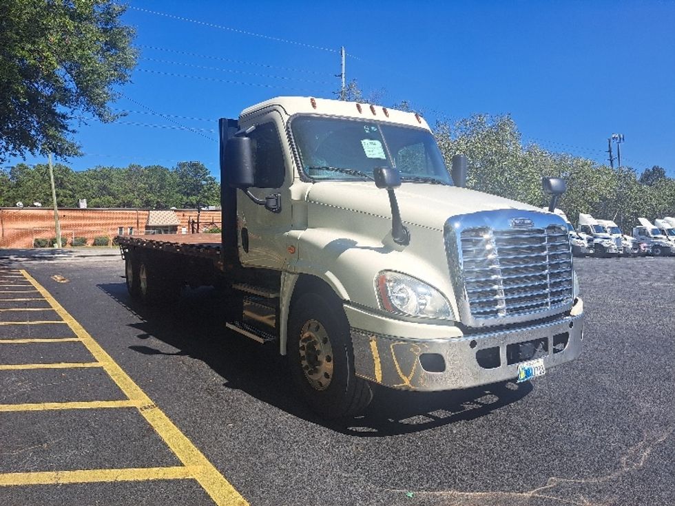 Flatbed Truck-Light and Medium Duty Trucks-Freightliner-2018-Cascadia X12564S-Atlanta-GA-175,303\n\t\tmiles-$ 99,500 - Image 1