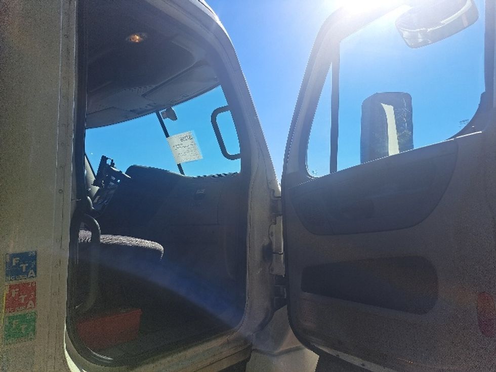 Flatbed Truck-Light and Medium Duty Trucks-Freightliner-2018-Cascadia X12564S-Atlanta-GA-175,303\n\t\tmiles-$ 99,500 - Image 16