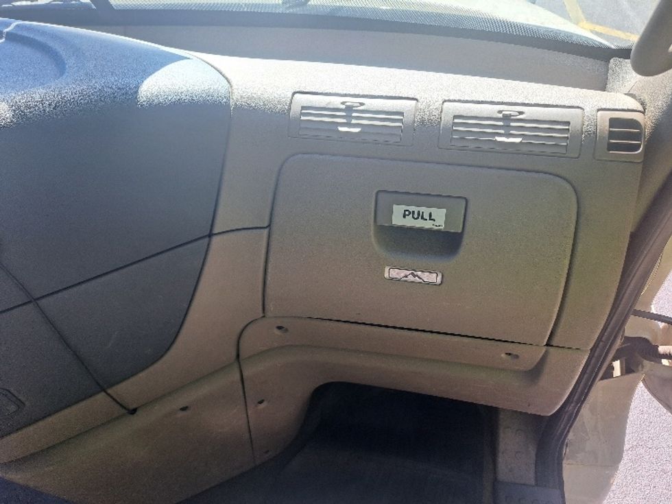 Flatbed Truck-Light and Medium Duty Trucks-Freightliner-2018-Cascadia X12564S-Atlanta-GA-175,303\n\t\tmiles-$ 99,500 - Image 17