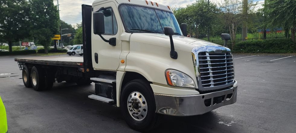 Flatbed Truck-Light and Medium Duty Trucks-Freightliner-2018-Cascadia X12564S-Atlanta-GA-257,521\n\t\tmiles-$ 104,750 - Image 1