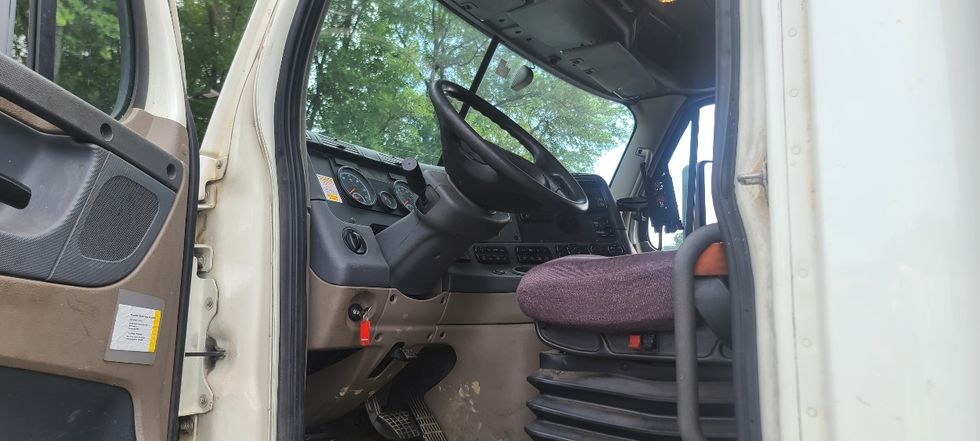 Flatbed Truck-Light and Medium Duty Trucks-Freightliner-2018-Cascadia X12564S-Atlanta-GA-257,521\n\t\tmiles-$ 104,750 - Image 16