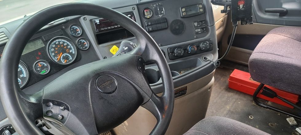 Flatbed Truck-Light and Medium Duty Trucks-Freightliner-2018-Cascadia X12564S-Atlanta-GA-257,521\n\t\tmiles-$ 104,750 - Image 17