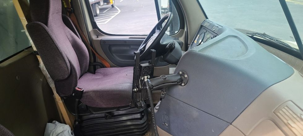 Flatbed Truck-Light and Medium Duty Trucks-Freightliner-2018-Cascadia X12564S-Atlanta-GA-257,521\n\t\tmiles-$ 104,750 - Image 22