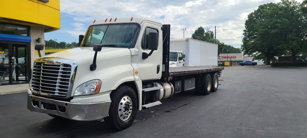 Flatbed Truck-Light and Medium Duty Trucks-Freightliner-2018-Cascadia X12564S-Atlanta-GA-257,521\n\t\tmiles-$ 104,750 - Image 3