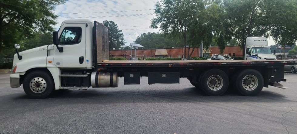 Flatbed Truck-Light and Medium Duty Trucks-Freightliner-2018-Cascadia X12564S-Atlanta-GA-257,521\n\t\tmiles-$ 104,750 - Image 4