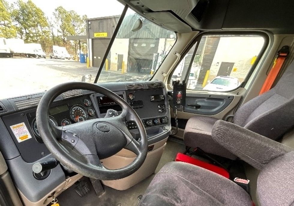 Flatbed Truck-Light and Medium Duty Trucks-Freightliner-2018-Cascadia X12564S-Conyers-GA-263,909\n\t\tmiles-$ 97,250 - Image 16