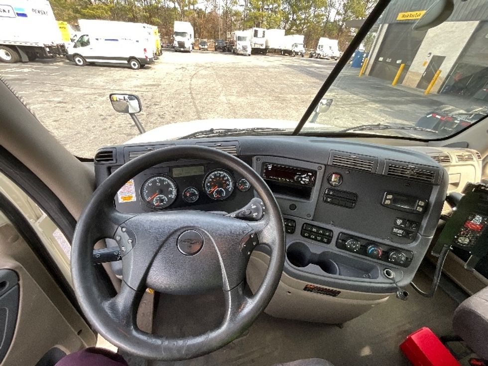 Flatbed Truck-Light and Medium Duty Trucks-Freightliner-2018-Cascadia X12564S-Conyers-GA-263,909\n\t\tmiles-$ 97,250 - Image 17