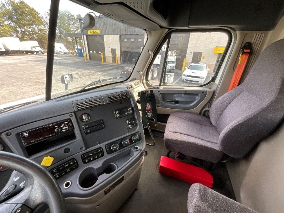 Flatbed Truck-Light and Medium Duty Trucks-Freightliner-2018-Cascadia X12564S-Conyers-GA-263,909\n\t\tmiles-$ 97,250 - Image 19