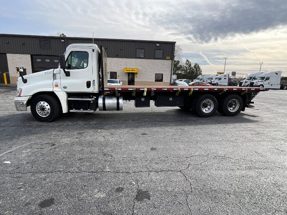 Flatbed Truck-Light and Medium Duty Trucks-Freightliner-2018-Cascadia X12564S-Conyers-GA-263,909\n\t\tmiles-$ 97,250 - Image 4