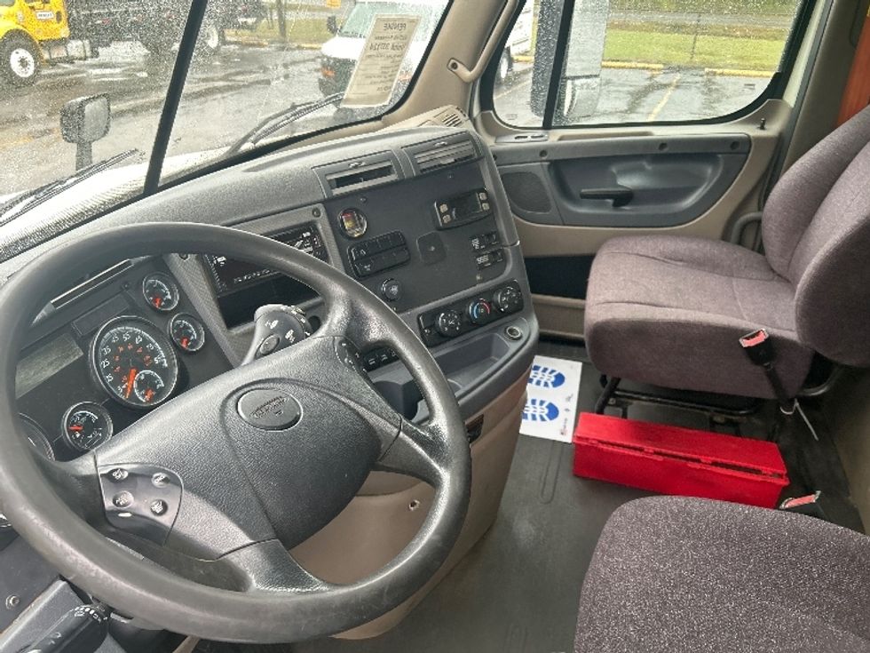 Flatbed Truck-Light and Medium Duty Trucks-Freightliner-2018-Cascadia X12564S-Dalton-GA-251,744\n\t\tmiles-$ 100,000 - Image 17