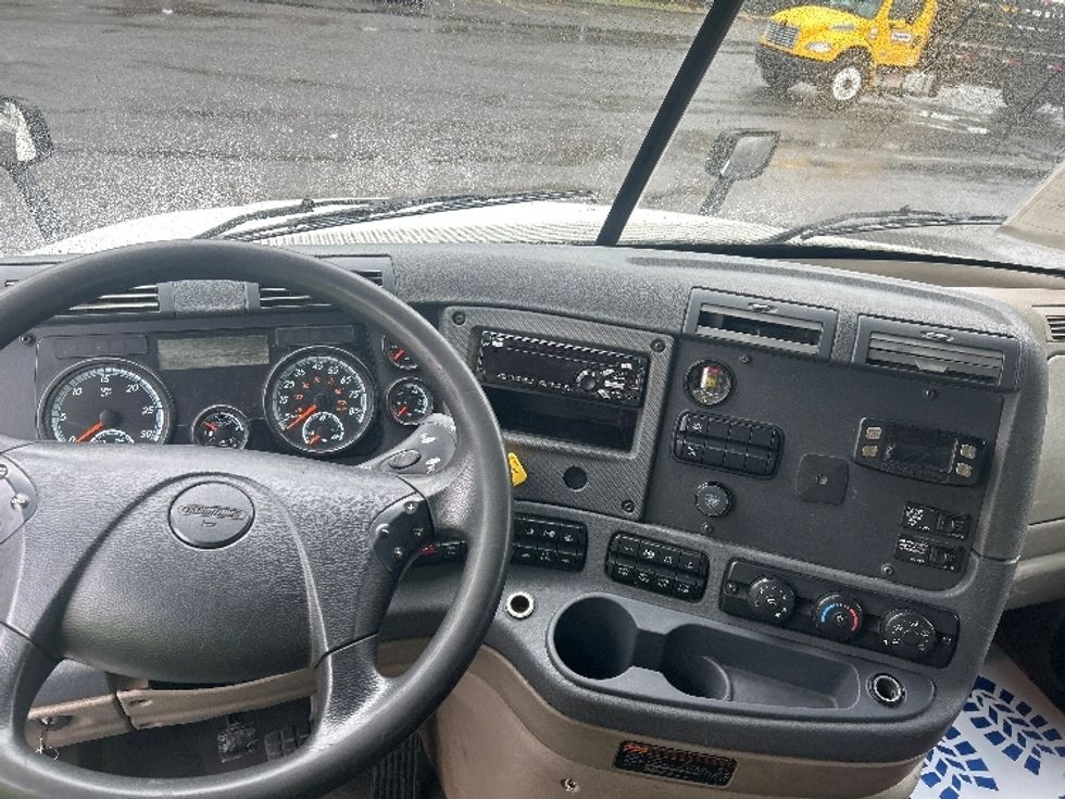 Flatbed Truck-Light and Medium Duty Trucks-Freightliner-2018-Cascadia X12564S-Dalton-GA-251,744\n\t\tmiles-$ 100,000 - Image 18