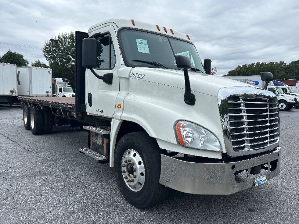 Flatbed Truck-Light and Medium Duty Trucks-Freightliner-2018-Cascadia X12564S-Duluth-GA-233,233\n\t\tmiles-$ 101,000 - Image 1
