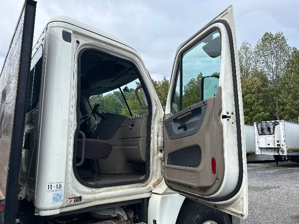 Flatbed Truck-Light and Medium Duty Trucks-Freightliner-2018-Cascadia X12564S-Duluth-GA-233,233\n\t\tmiles-$ 101,000 - Image 16