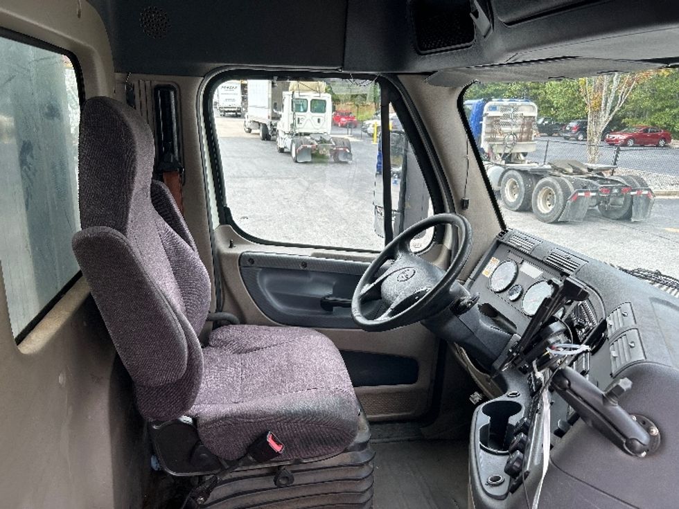 Flatbed Truck-Light and Medium Duty Trucks-Freightliner-2018-Cascadia X12564S-Duluth-GA-233,233\n\t\tmiles-$ 101,000 - Image 18