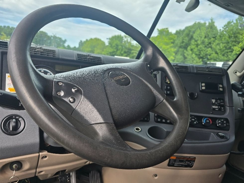 Flatbed Truck-Light and Medium Duty Trucks-Freightliner-2018-Cascadia X12564S-Duluth-GA-245,491\n\t\tmiles-$ 105,500 - Image 13